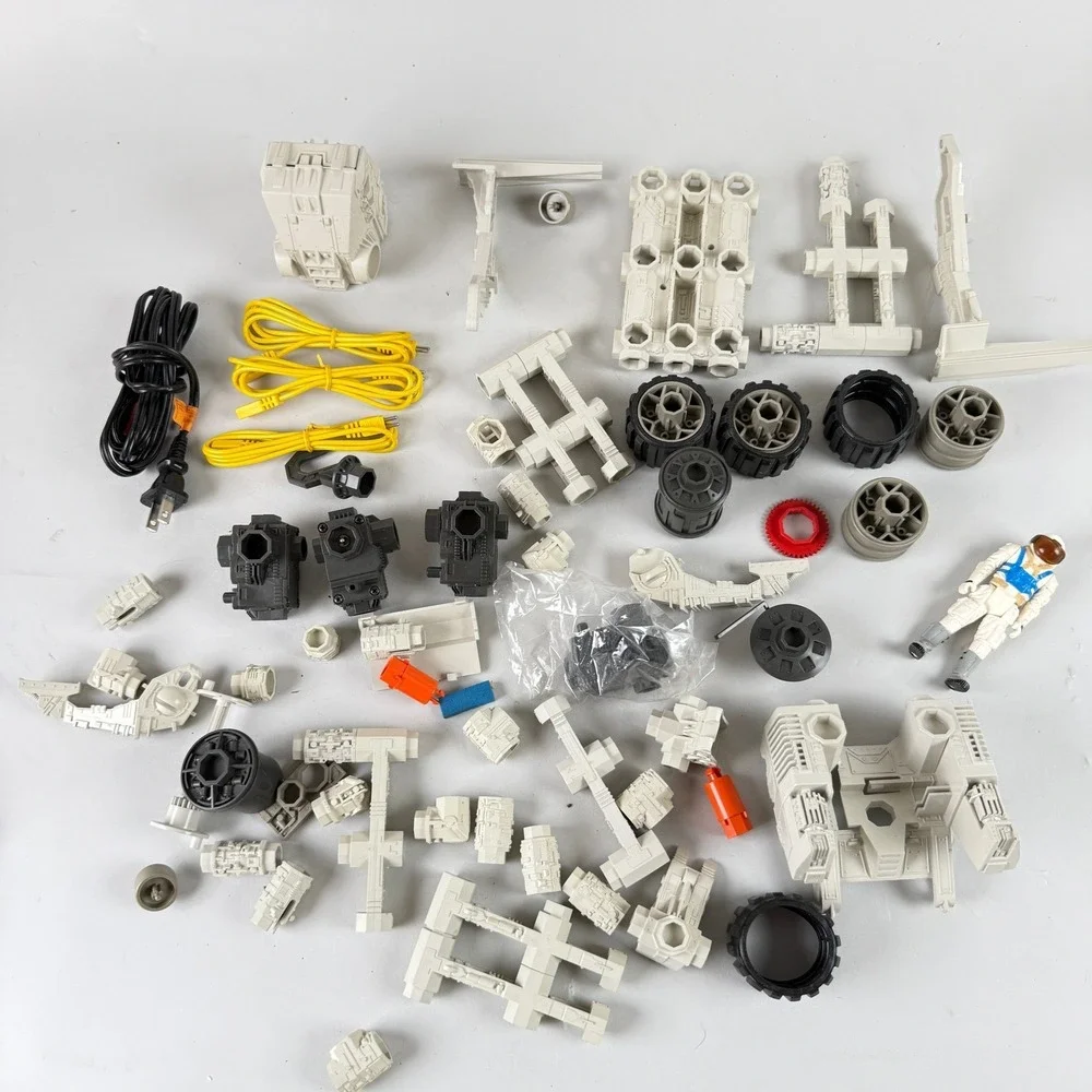 Robotix‎ R-2000 parts 1980's